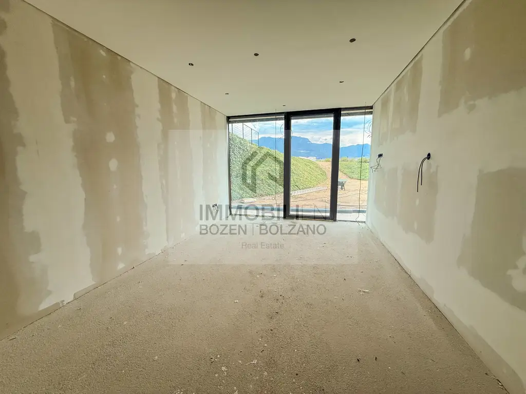 Designer Villa mit Garten und Pool im Grünen zu verkaufen