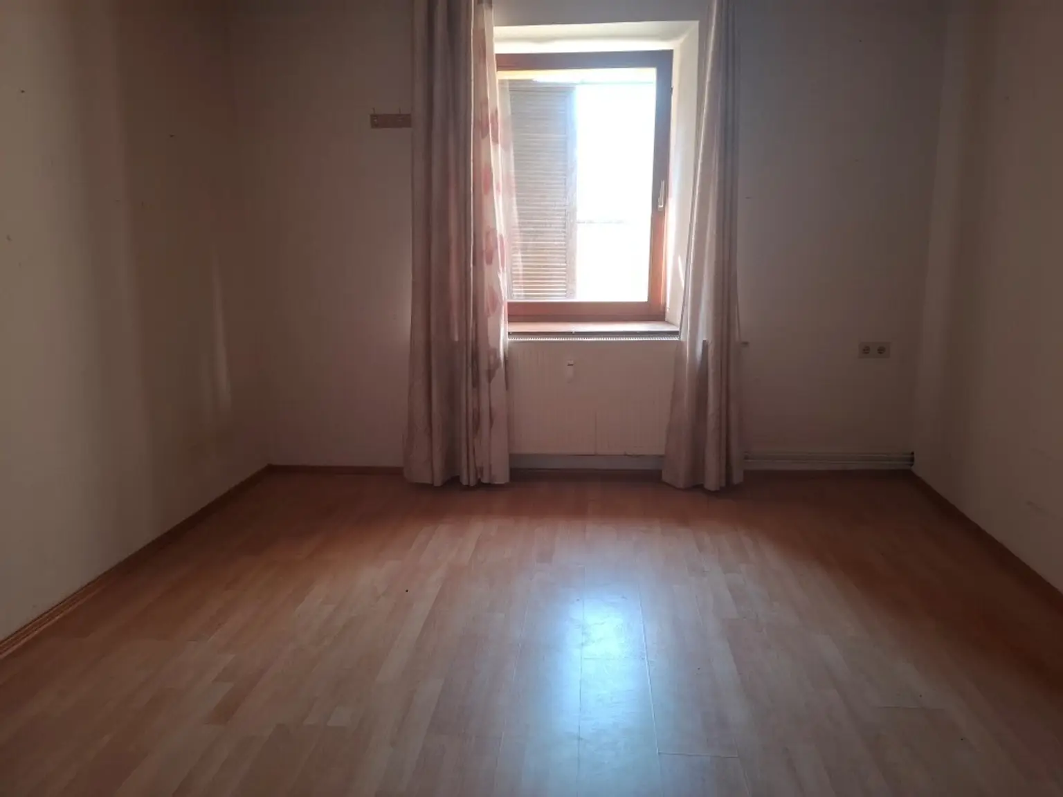 Zentrale Kleinwohnung im 1. Obergeschoß eines Wohn-Geschäftshauses in Bruck/Mur zu kaufen !