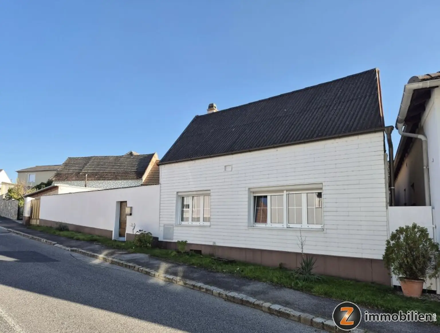 Geräumiges Landhaus mit uneinsehbarem Grundstück