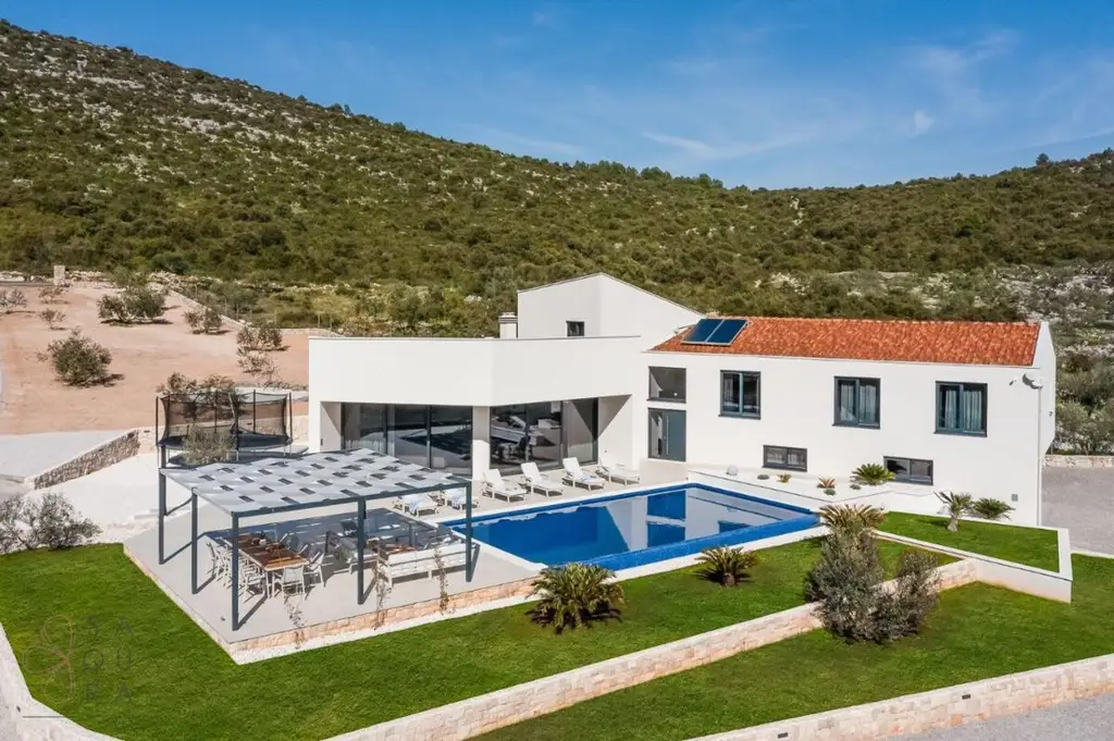 Family House Marina – Ihr mediterraner Rückzugsort mit Potenzial
