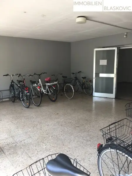 Zentral gelegene 2,5-Zimmer-Wohnung - Nähe Klinikum und Stadtzentrum - WG-tauglich!