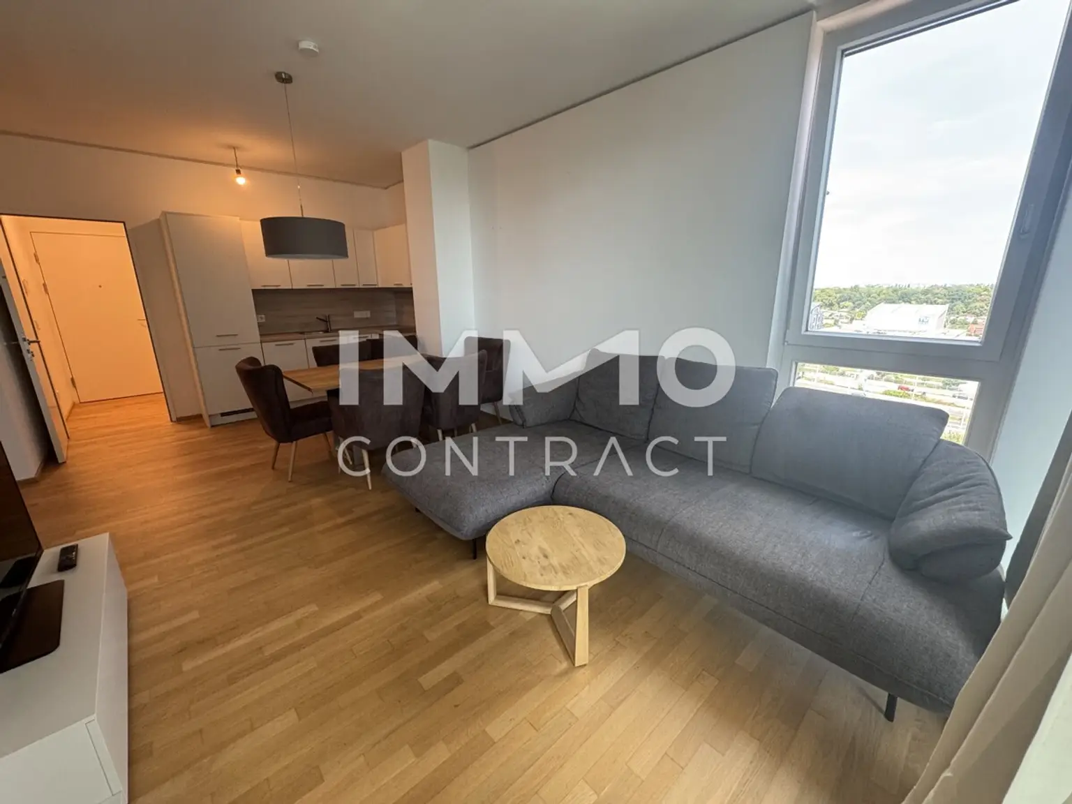 Möblierte 2 Zimmer Wohnung im TrIIIple Turm 1 - Pool am Dach - U3 Station um die Ecke!
