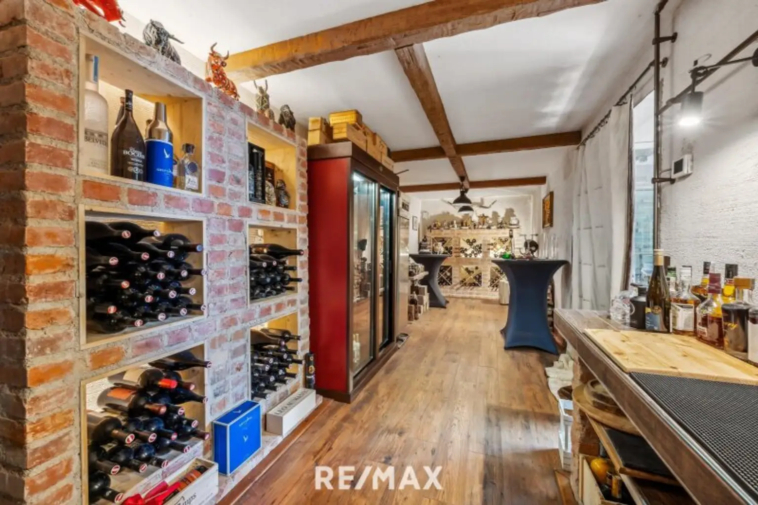 gemütlicher Weinkeller