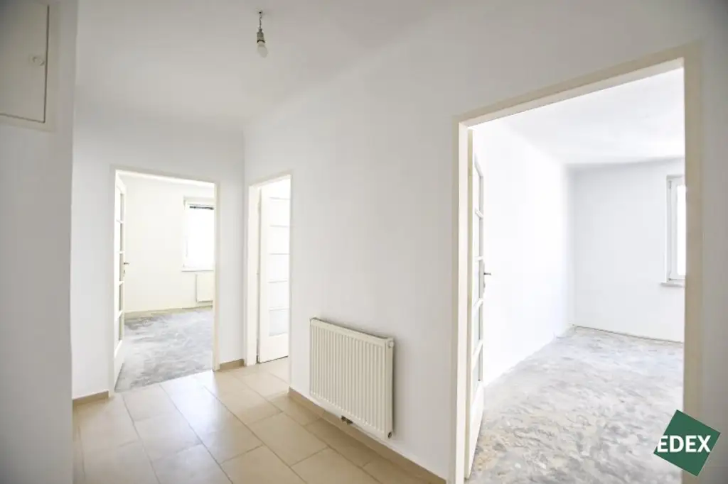 Direkt am Schweizergarten: Schöne 2-Zimmer-Wohnung mit separater Küche