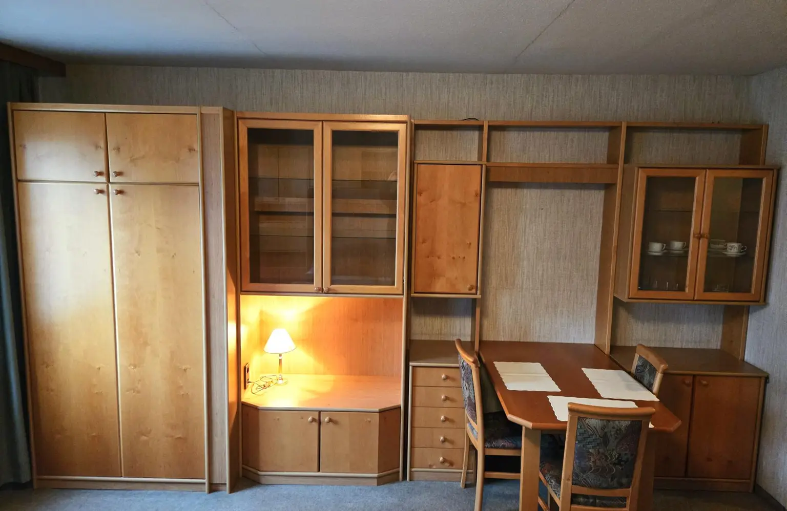 Eingebautes, klappbares Zusatz-Bett für 1 Person