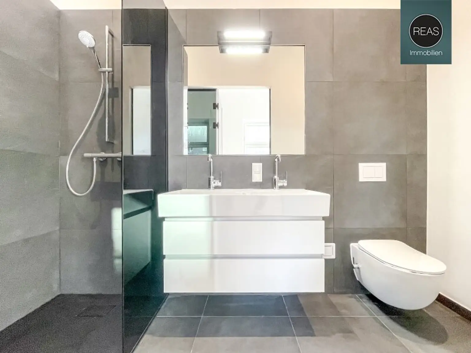 Attraktives Anlagepaket mit stabiler Rendite nahe Uno City!