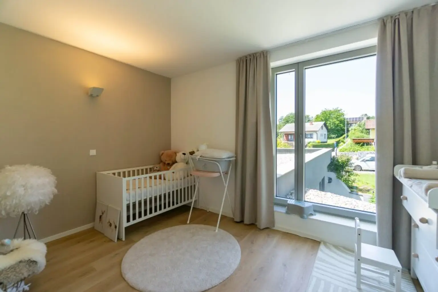 Luxus im Grünen: Architektenvilla mit mediterranem Flair und Alpenpanorama