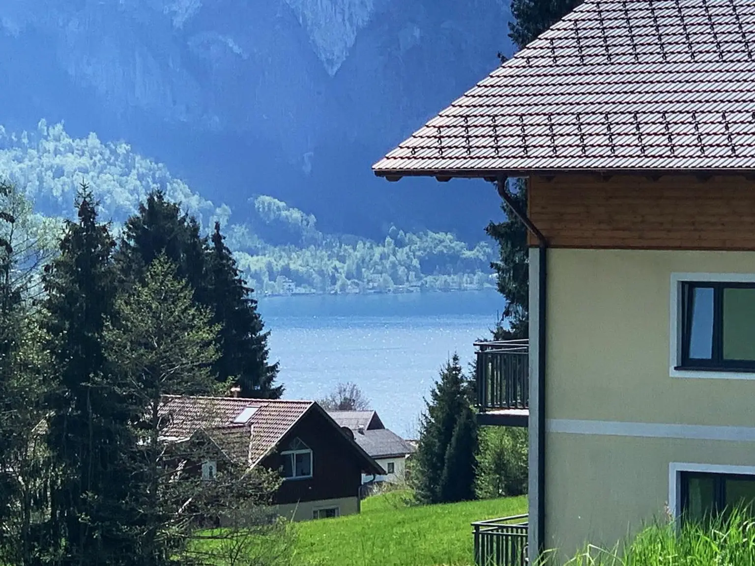 ZWEITWOHNSITZ ** ERSTBEZUG ** großzügige 5 Zi. Whg. in erhöhter Grünruhelage mit herrlichem Berg + Seeblick