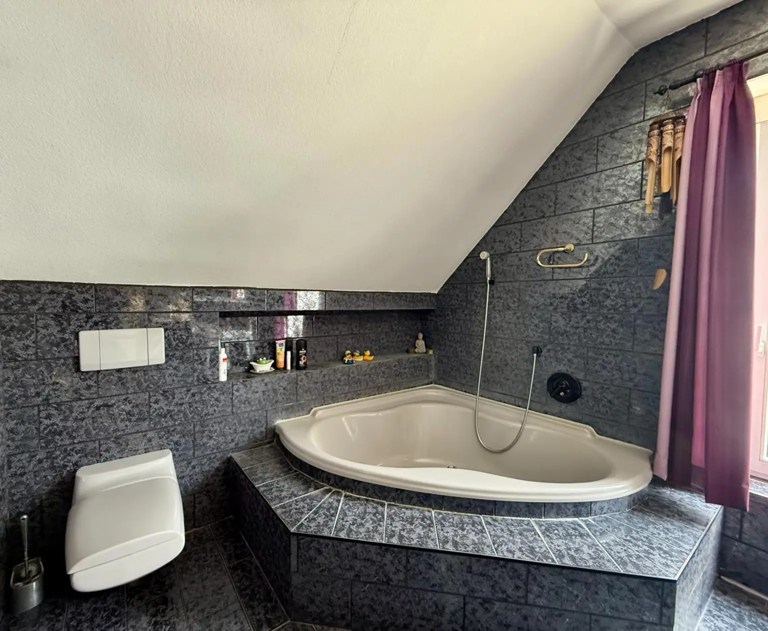 Stilvolles Einfamilienhaus mit Indoor-Pool, Sauna & Garten