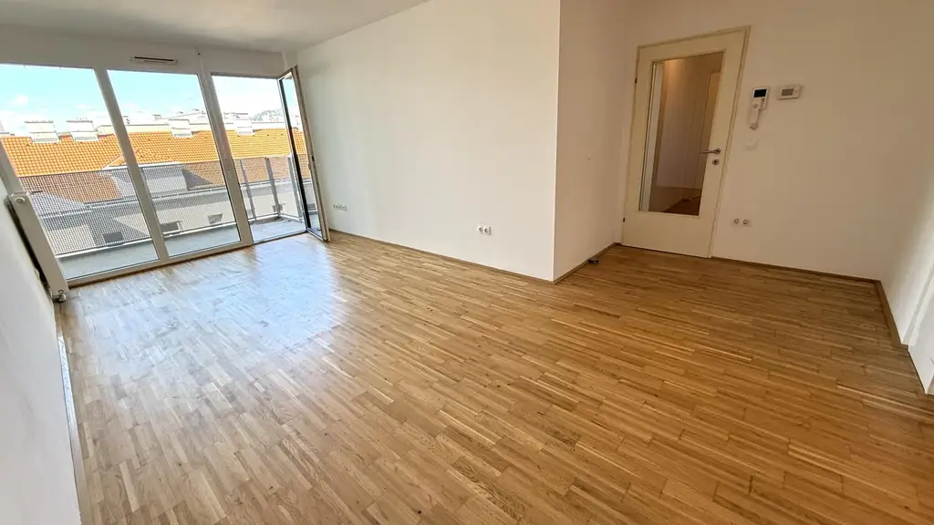 Neubauwohnung im Dachgeschoß mit 6,77m² großem SÜD-Balkon