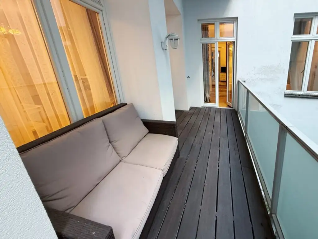 Fully furnished apartment - within walking distance to the 1st district, also available for short-term rentals.