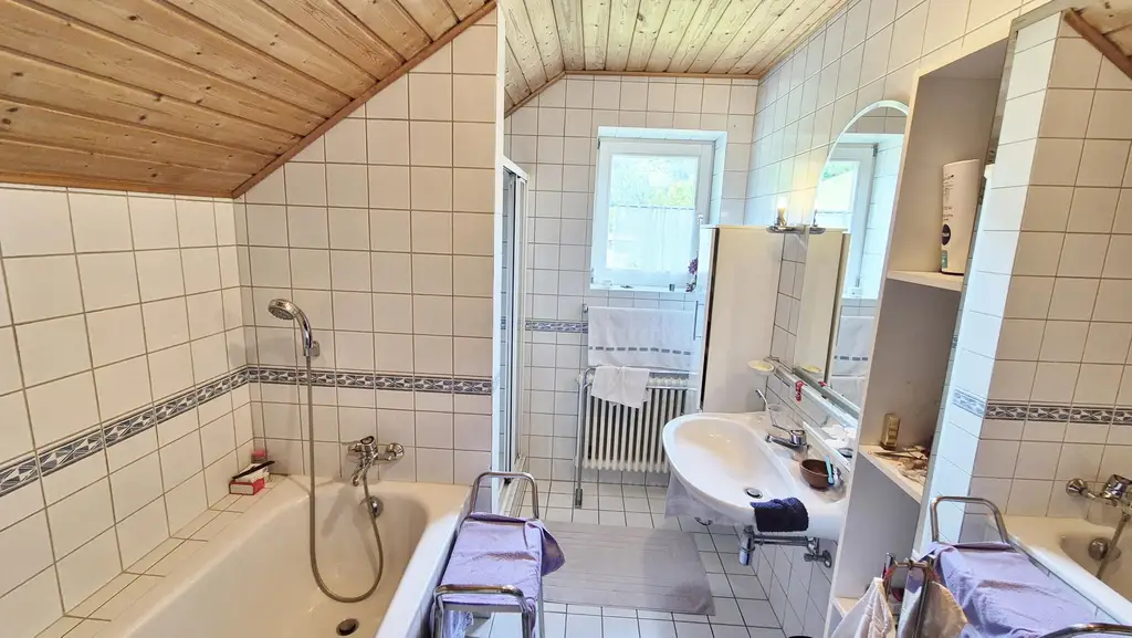 Altaussee: Haus mit Seeblick, Traumgarten, Carport