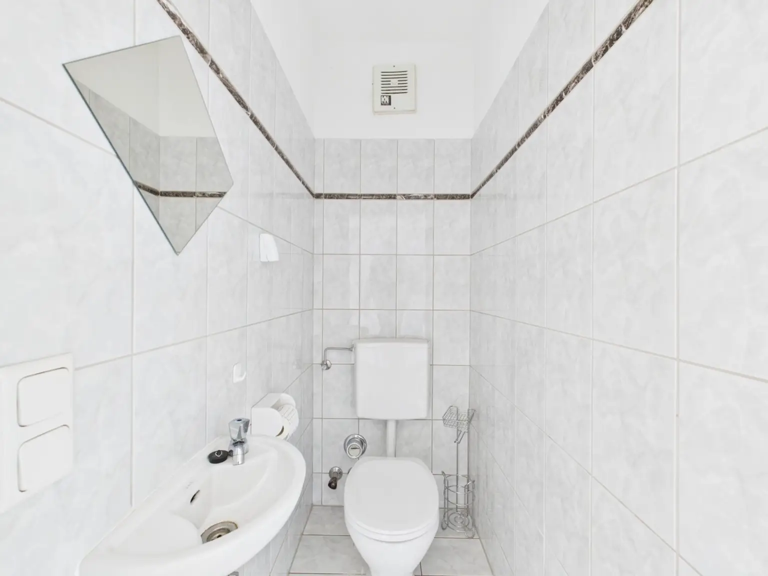 CAM04191G0-PR0077-STILL009