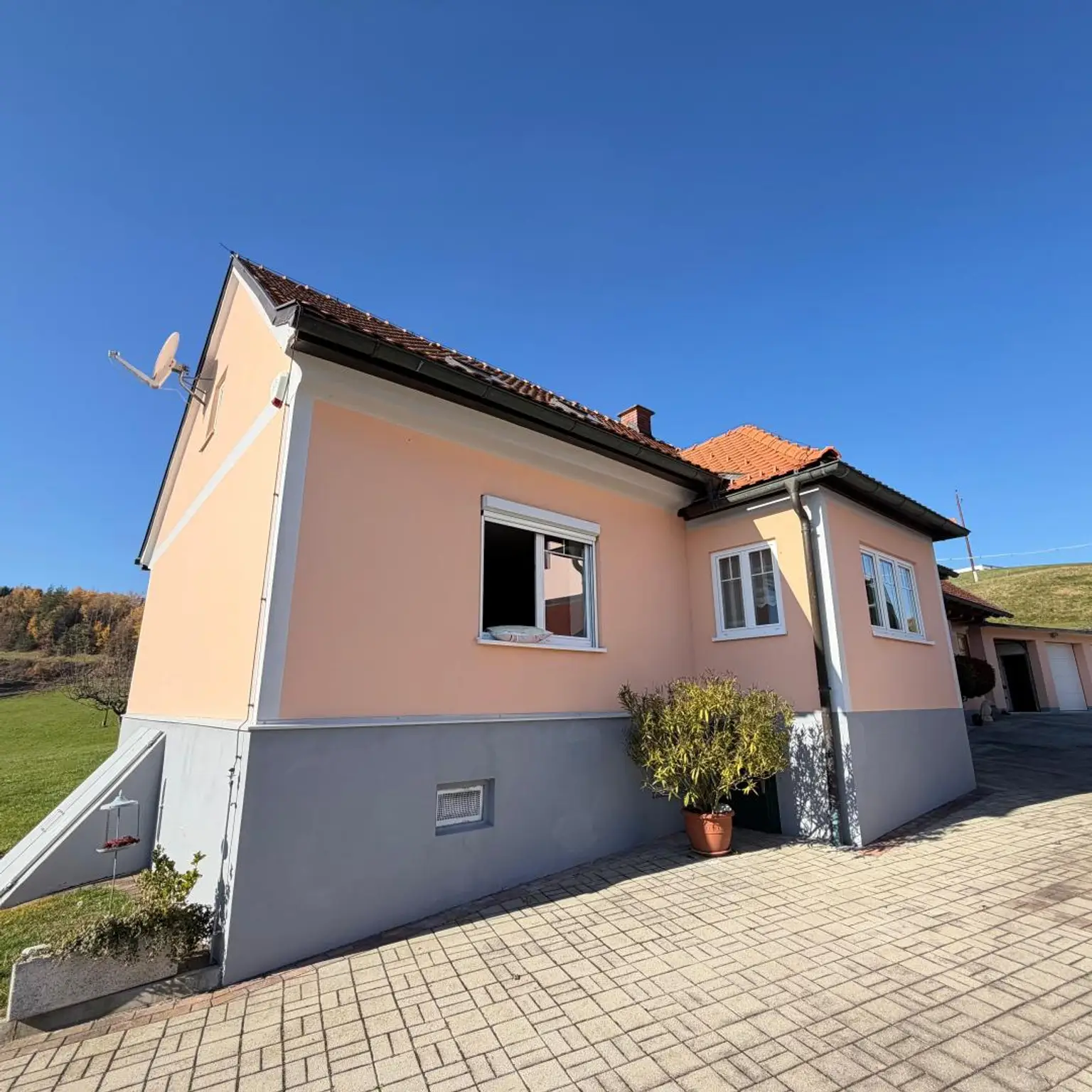 Wohnen in Aussichtslage mitten in der Natur auf  8 Ha. Grund, ehemalige Hofstelle!