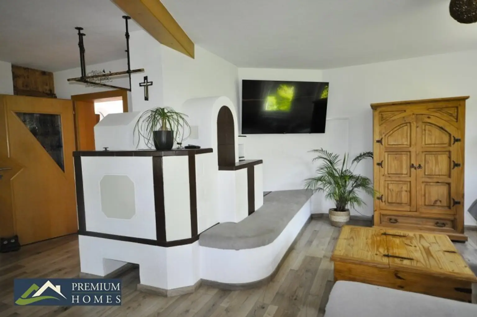 BREITENBACH am Inn - Großzügiges Einfamilienwohnhaus mit Terrasse, Balkon, Keller, Garage, zwei Carports, Garten, Gartenhaus, Geräte- und Holzschuppen