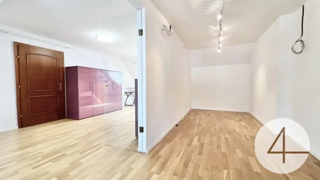 10 Minuten Fahrzeit nach Wien I Klimatisierte Villa mit Weitblick I Wellness, Fitnessraum & Kamin I Terrassen, Balkon & Garten I Hochwertige Ausstattung