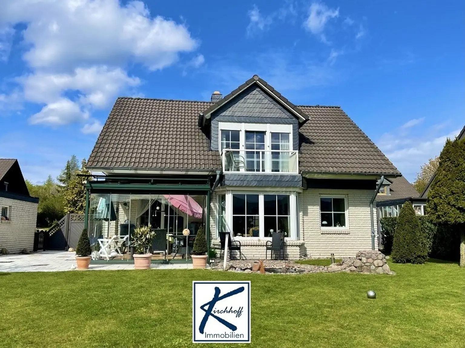 VERKAUFT! Vier schöne Wände und ein malerischer Ausblick! Einfamilienhaus mit Doppelgarage in Ohlhof sucht neuen Eigentümer.