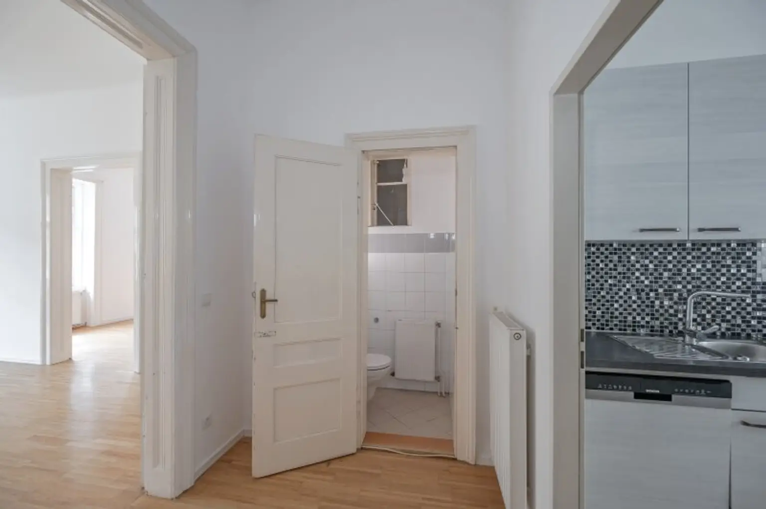 ***NEU*** Fantastische 4 Zimmer Wohnung in repräsentativem Stilaltbau! in TOP-Lage!