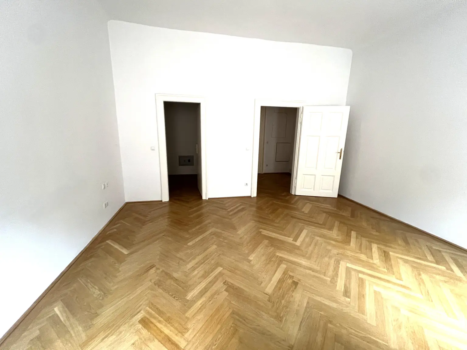 Charmante Altbauwohnung im Herzen Wiens / Charming apartment in an old-style building in the heart of Vienna