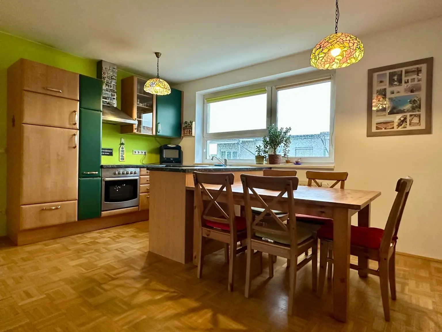 Küche mit Essbereich