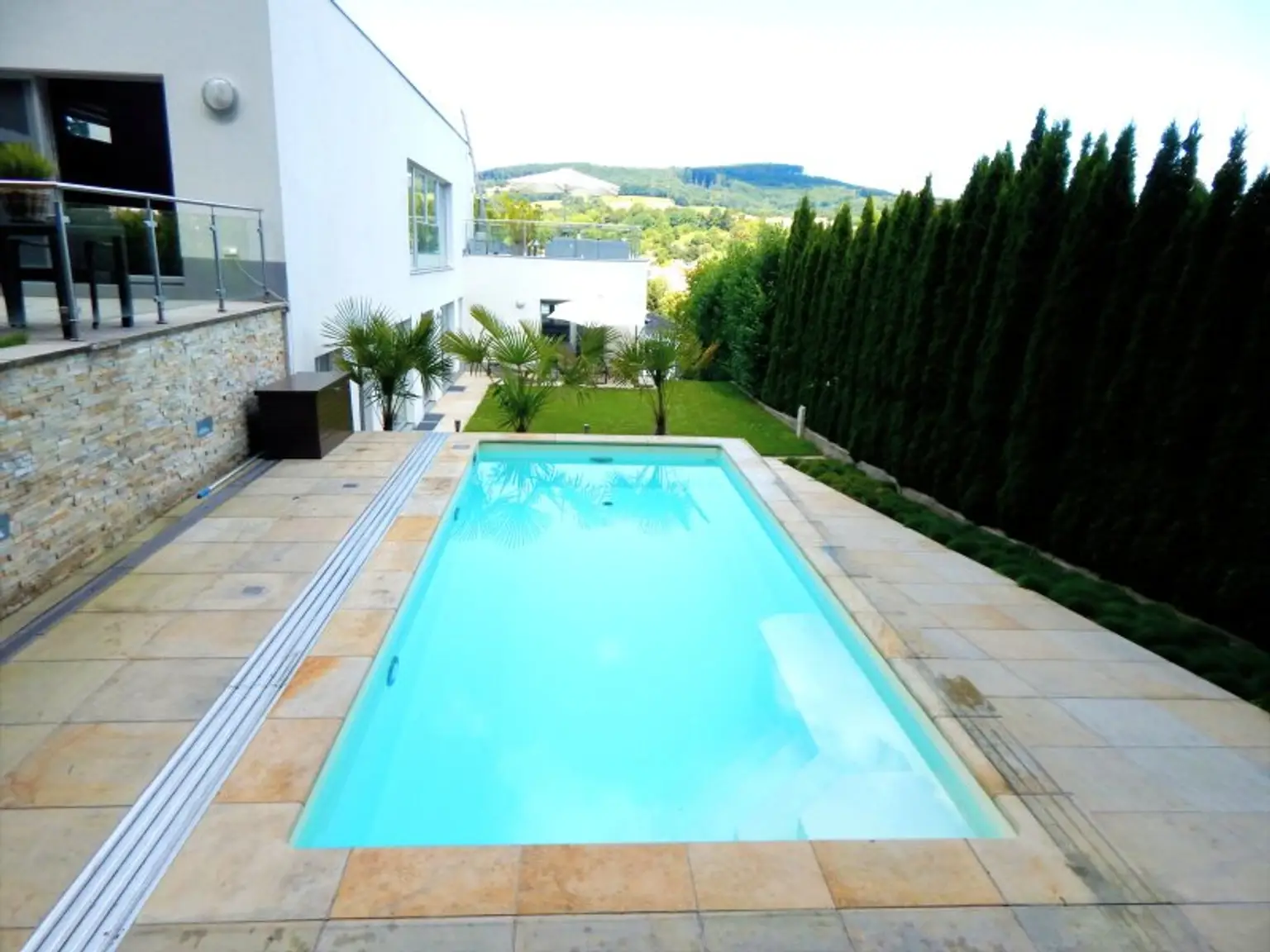 "Wohntraum" Villa mit Pool - Fernblick und direkten Zugang zum Wald
