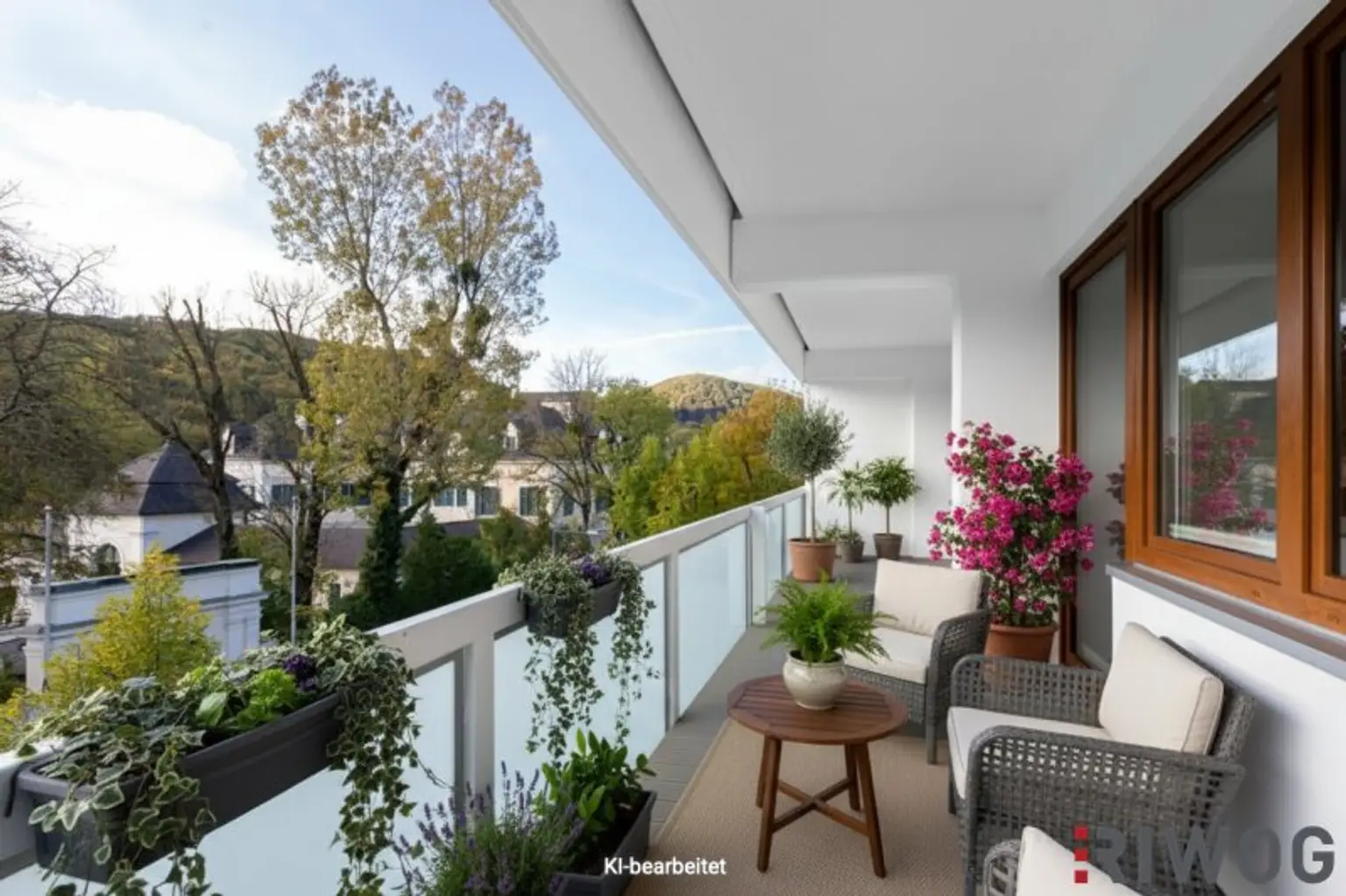 ERSTBEZUG nach Sanierung mit Blick auf Schloss Laudon  | ca. 16 m² Loggia  | Garagenplatz | Vollausgestattete Küche | Erholungsgebiet angrenzend