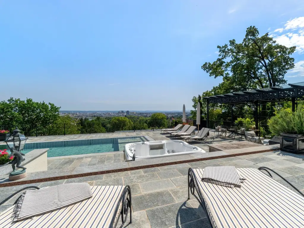 Alt-Eggenberg - Historische Villa mit atemberaubendem Stadt- und Uhrturmblick | Old-Eggenberg - Historic villa with breathtaking views of the city and clock tower