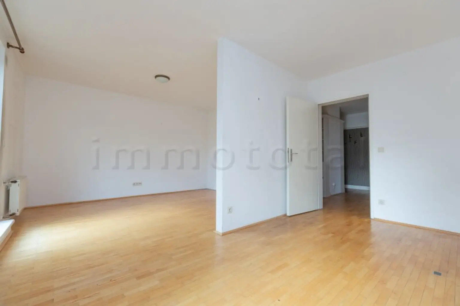 Dornbach - Pointengasse: Großzügige Terrassenwohnung mit unverbaubarem Grünblick