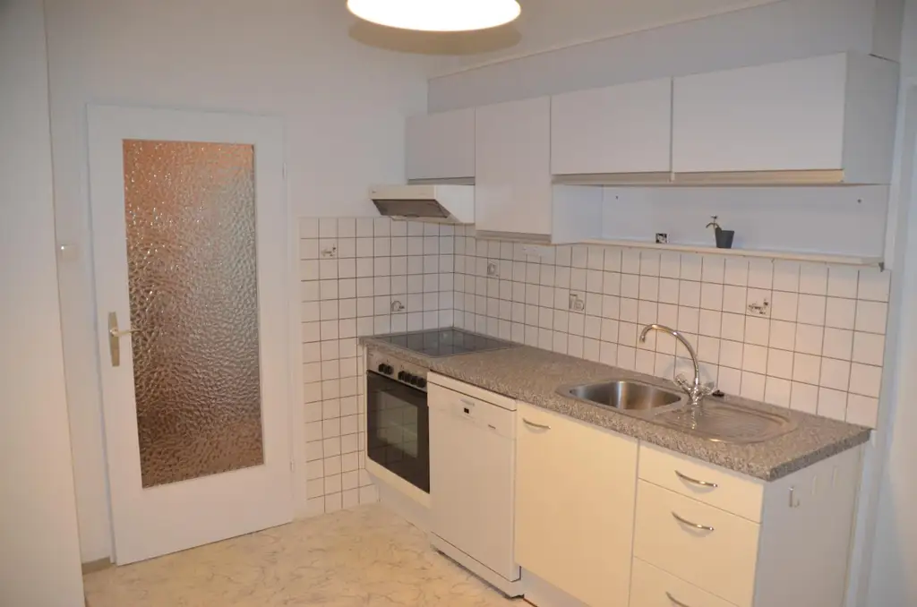 Helle 5-Zimmer-Wohnung mit großem Balkon - WG tauglich!