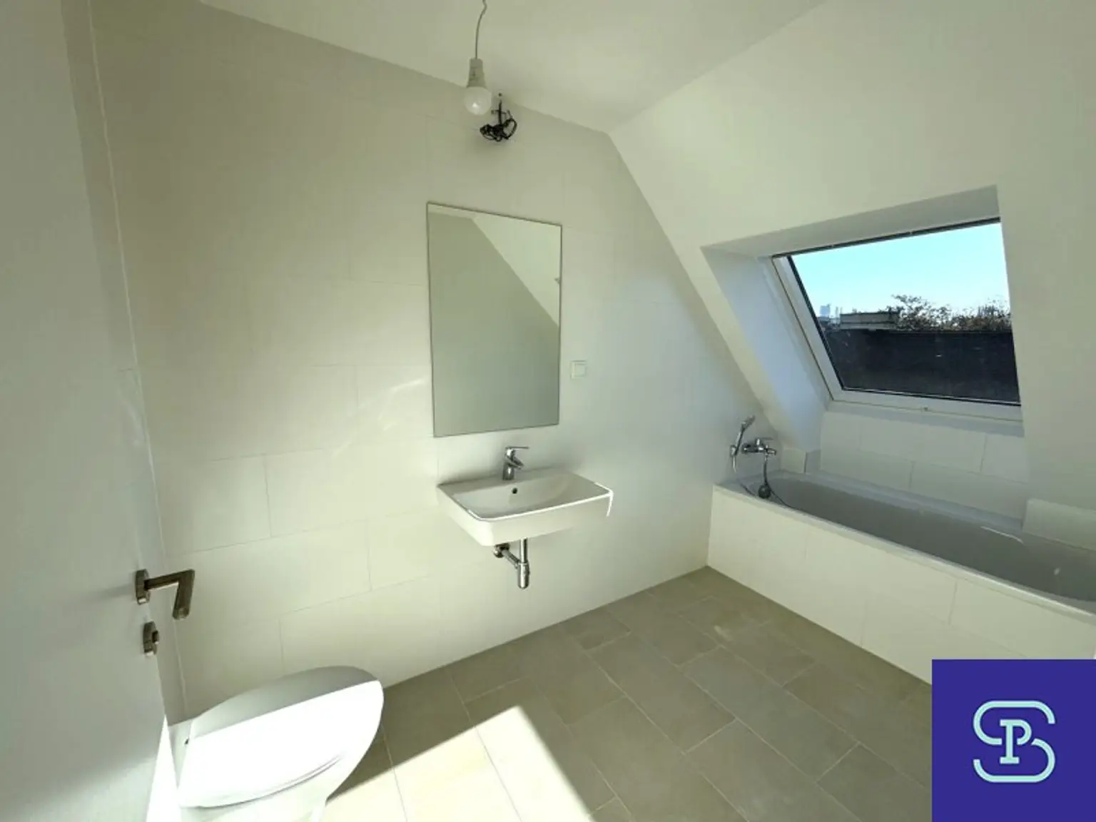 Provisionsfreier 104m² DG-Erstbezug mit Loggia und Einbauküche am Donaukanal - 1200 Wien