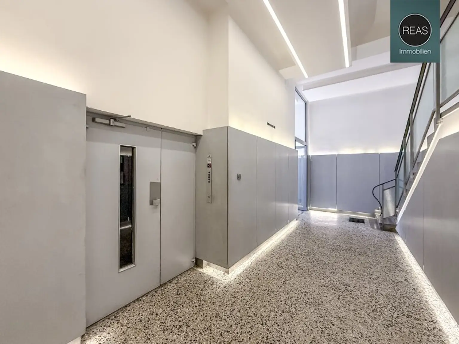 Wohnungspaket in Top-Innenstadtlage! 2 nebeneinander liegende Wohnungen mit 2 Loggien, neuen Fenstern und unverbautem Traumblick!