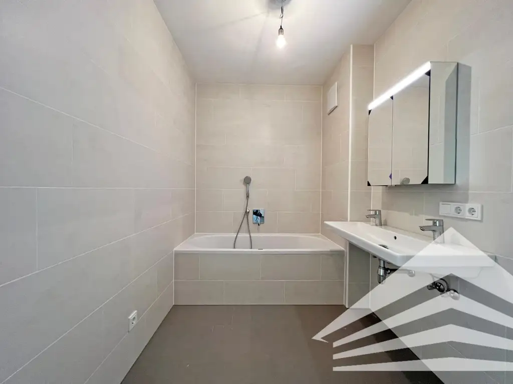 Exklusive 3 Zimmer-Neubauwohnung mit großem Balkon im KAIfive an der Donaulände