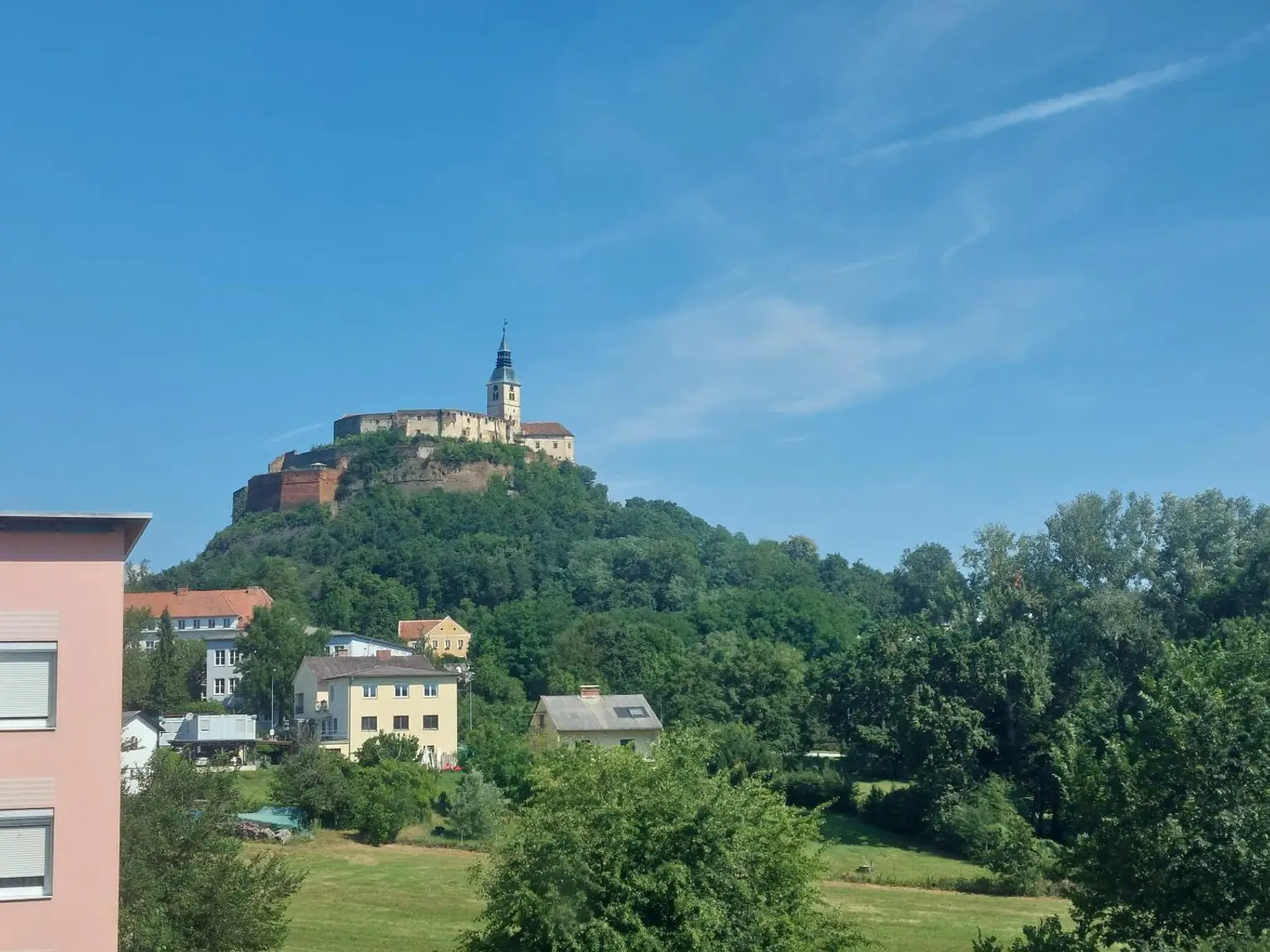Burgblick direkt vom Fenster aus