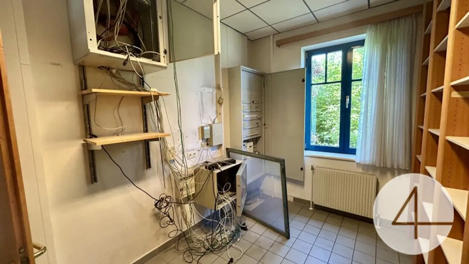 Ehemalige Raiffeisenbank in Strasshof Großzügiges Büro/Praxis – Top Angebot!