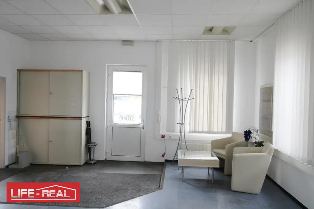 Vielseitig nutzbare Lagerhalle mit Büro im Gewerbegebiet Gramastetten