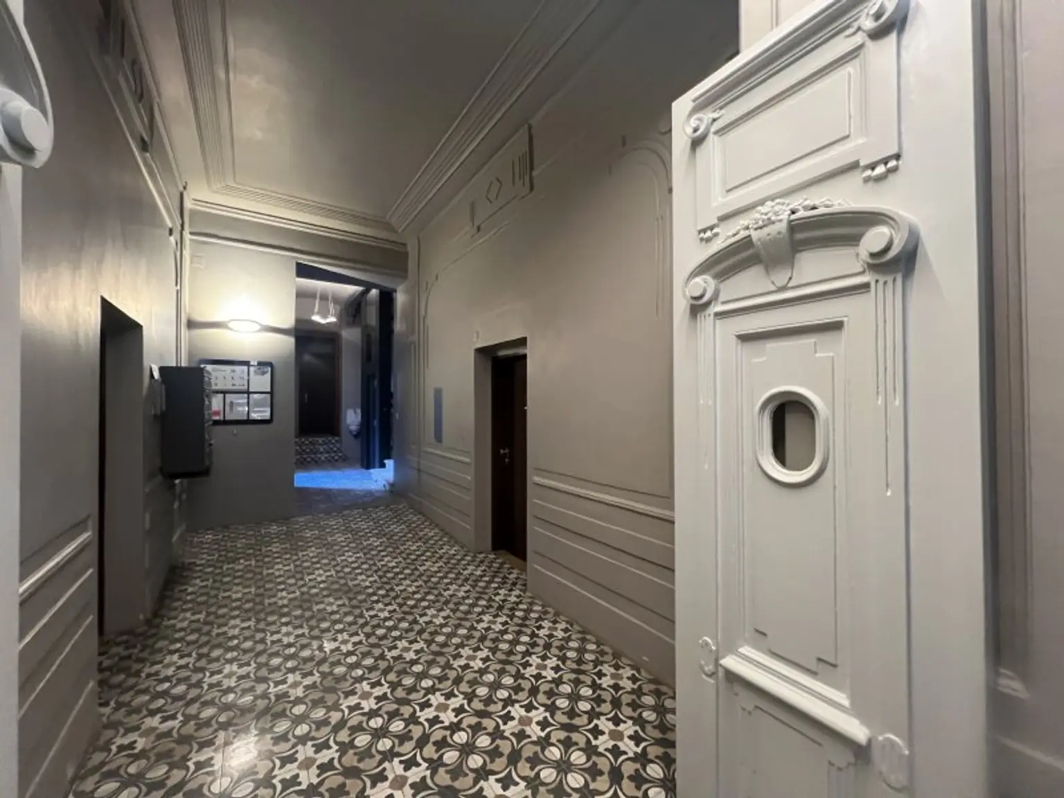 Altbau-Charme! 67 m² Wohnung beim Naschmarkt mit exklusiver Balkon-Möglichkeit in generalsaniertem Haus