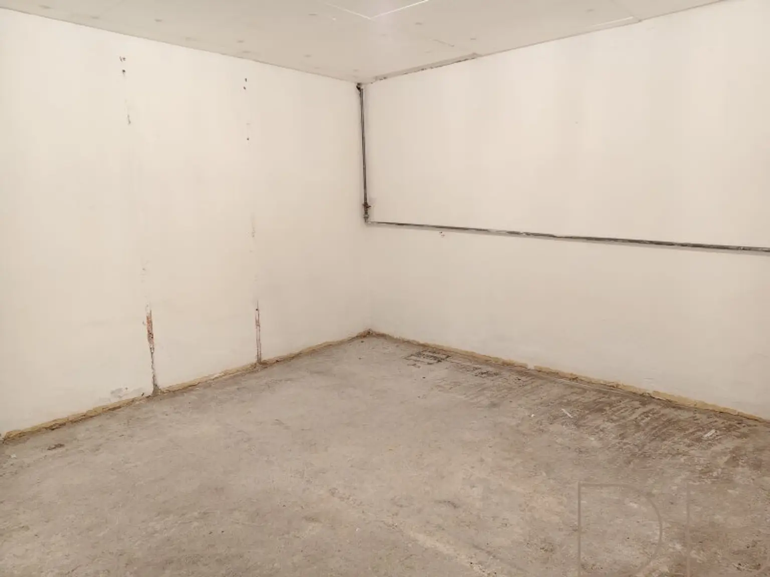 DB IMMOBILIEN | Sanierungsbedürftige 4-Zimmer-Wohnung mit südseitiger Terrasse und traumhaften Ausblick!