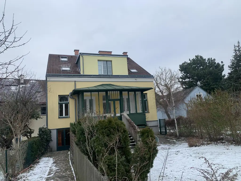 Doppelhaushälfte mit Garten im Jugendstilhaus