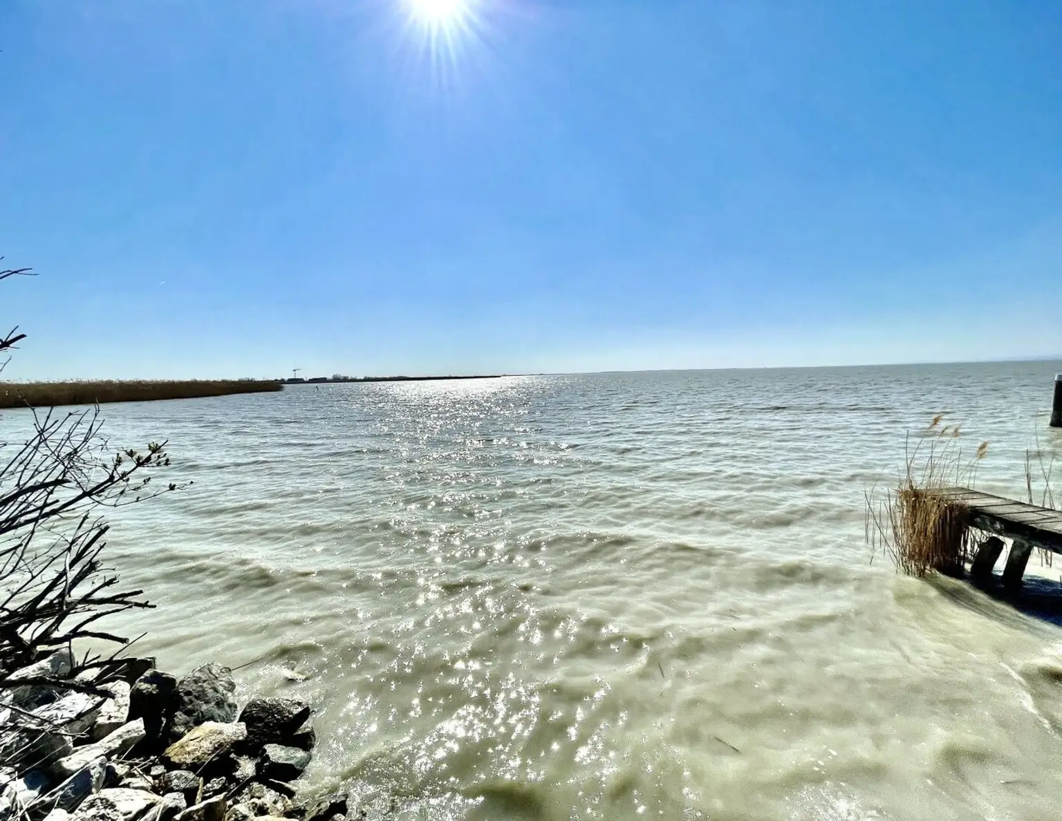 Traumhaftes Baugrundstück mit direktem Seezugang in Neusiedl am See im Refugium