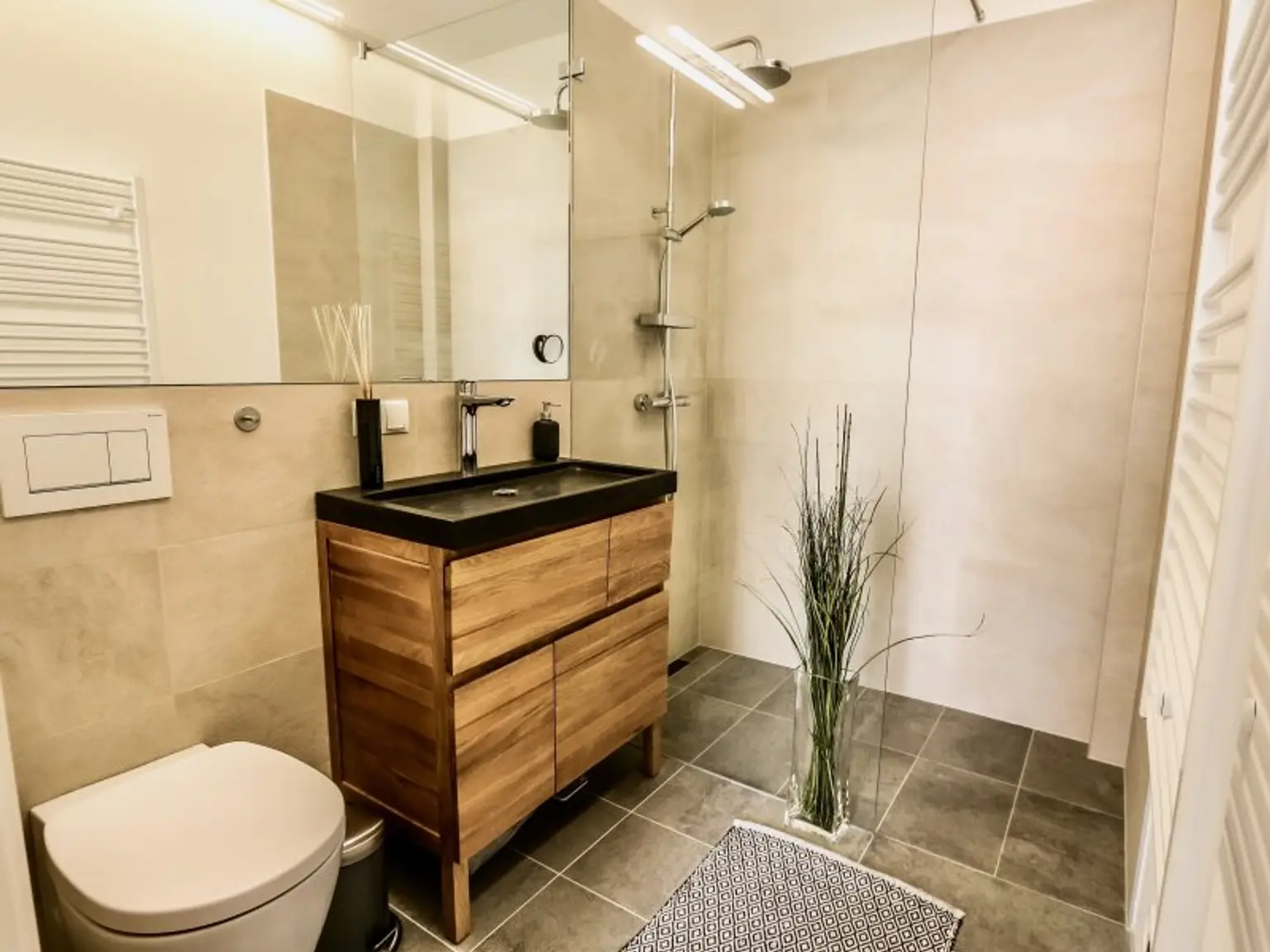 Hideaway im Innenhof - Großartige, vollmöblierte 2-Zimmer-Wohnung in klassischem Gründerzeithaus in U-Bahn-Nähe