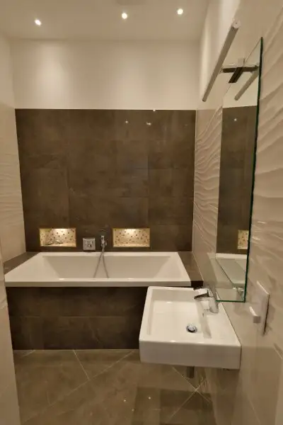 SIEBENBRUNNENPLATZ: Wohnküche + 2 Zimmer + 32 m² Terrasse (neben neuer U2-Station Reinprechtsdorfer Straße)