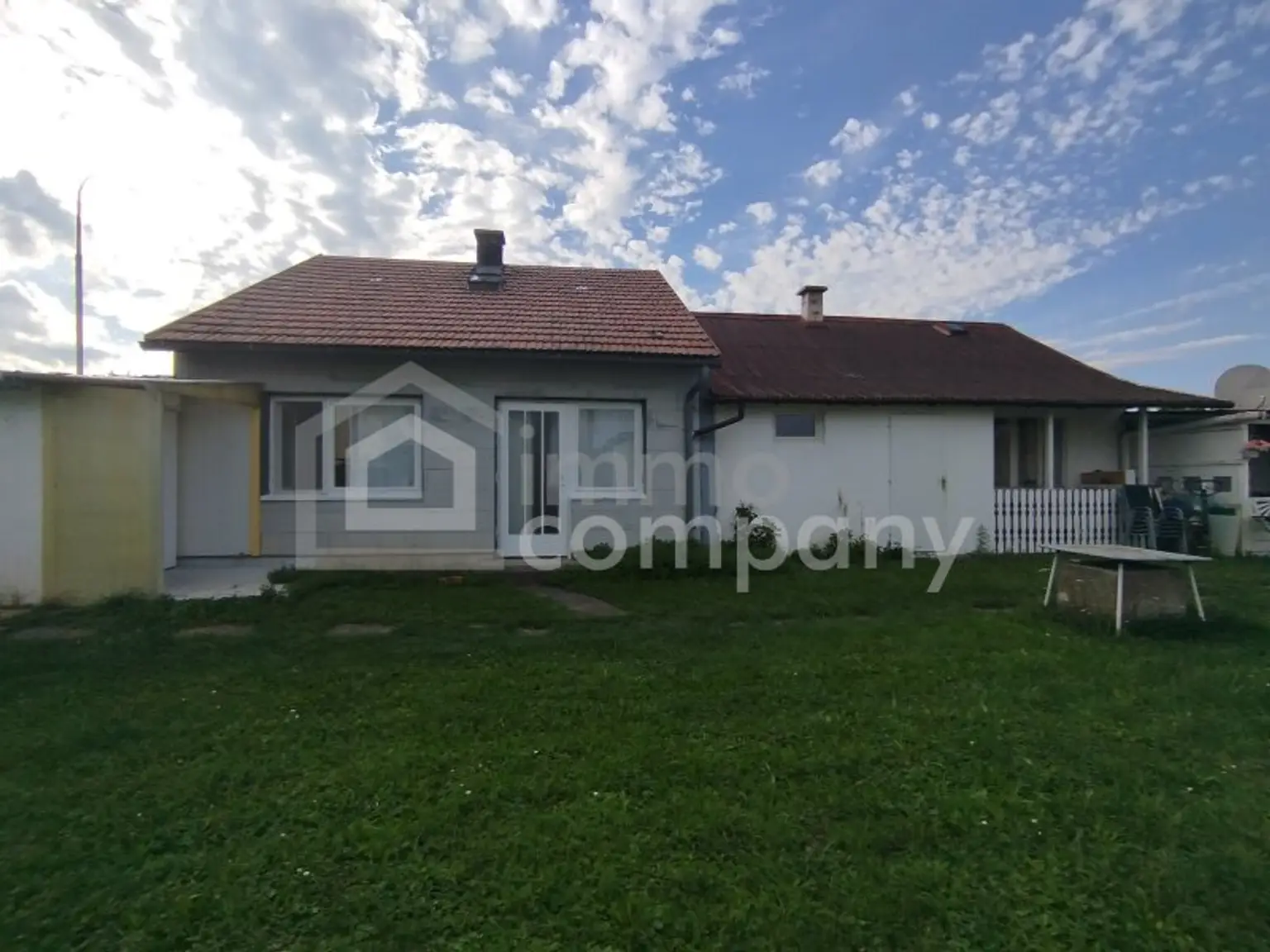 Mehrfamilienhaus mit  Gewerbegrundstück