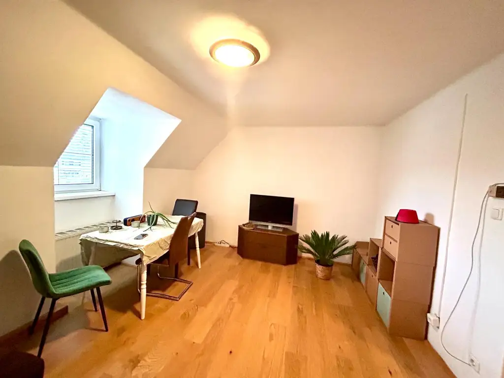 Helle 2,5 Zimmerwohnung inkl. Pkw Abstellplatz und Gemeinschaftsgarten