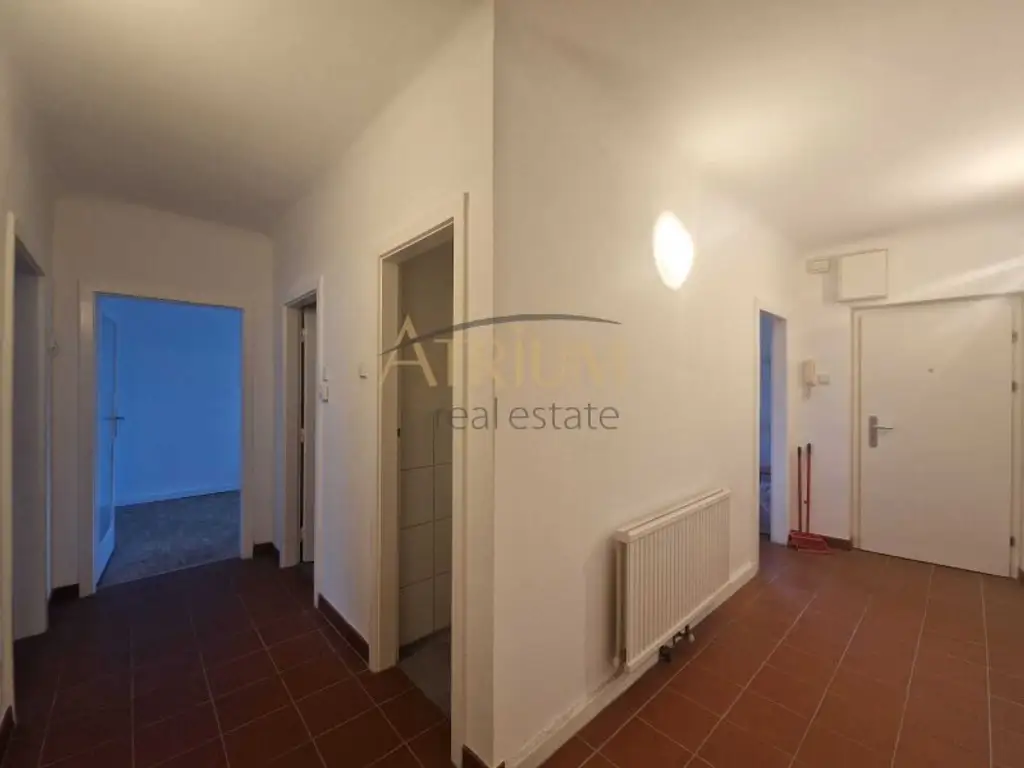 Helle 2-Zimmer-Wohnung mit Lift, Klimaanlage und Ruhelage