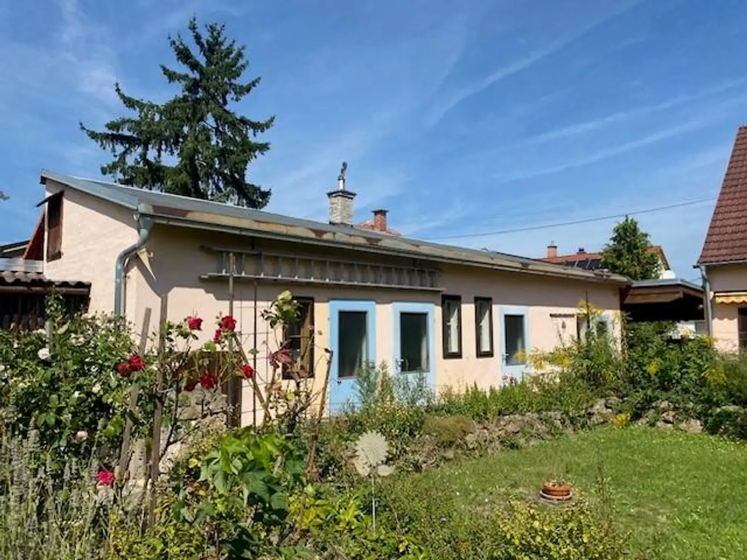 Familienwohnsitz inkl Baulandreserve! Grünoase mit Nebengebäude!