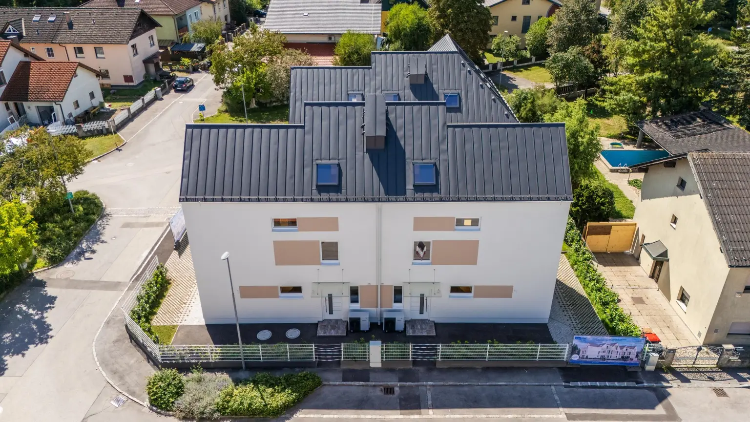 "Wohnen auf höchstem Niveau – Neubau-Doppelhäuser in Stockerau mit bester Lage & Ausstattung"