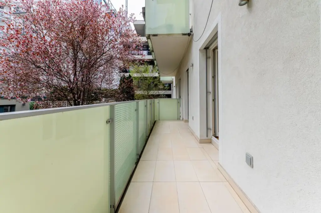 Seltene Gartenmaisonette in Botschaftsviertel mit Parkplatzmöglichkeit