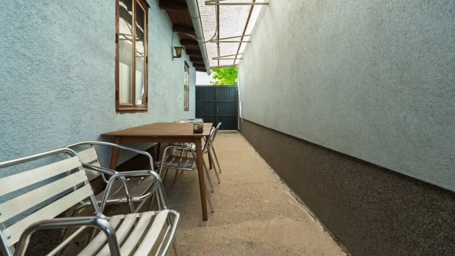Kapitalanlage mit Potential – 2 Häuser auf Eckgrundstück mit rund 938 m² Grundstücksfläche!