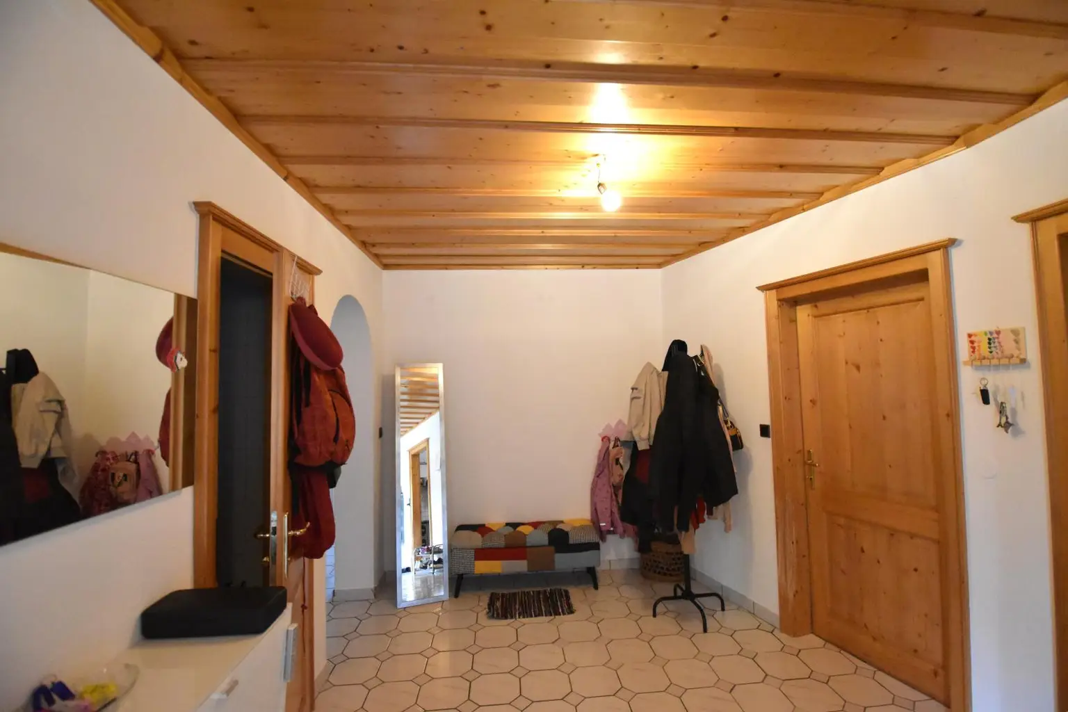 Großzügiges Wohnhaus mit zwei Wohneinheiten