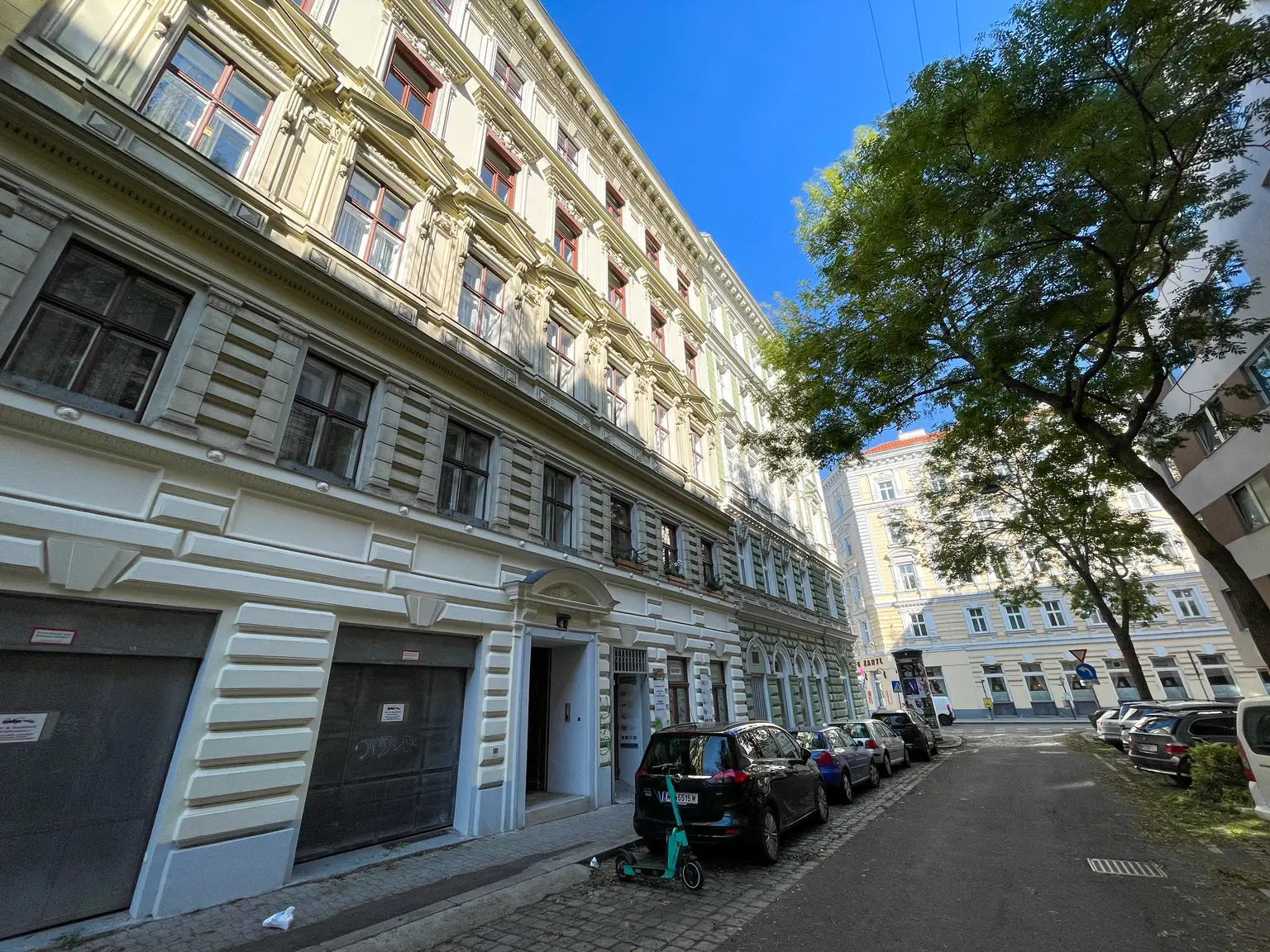 Herrlich große Altbauwohnung mit Garagenplatz